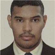 Licenciado en Tecnología e informática da clases a estudiantes de primaria, secundaria y adultos mayores